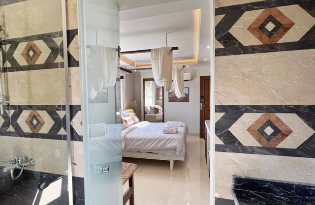 Spacious 4-bedroom apartment with WiFi, AC in fantastic Giza Governorate