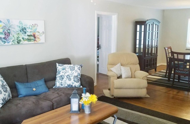 Spacious 4-bedroom house in delightful Blue Ash/Kenwood