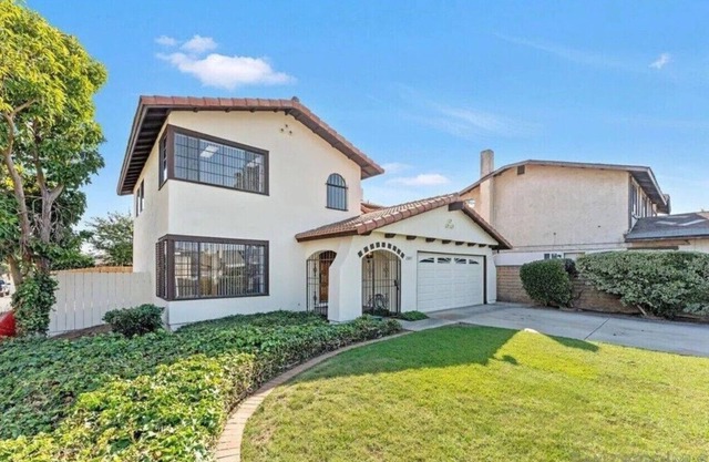 Spacious 4-bedroom house in wonderful San Diego with AC. Near Imperial beach.