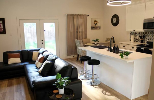 Spacious 4 Bedroom Home Near Medical Center & NRG Stadium