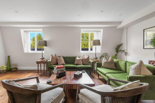 Spacious 4 Bedroom Loft Retreat