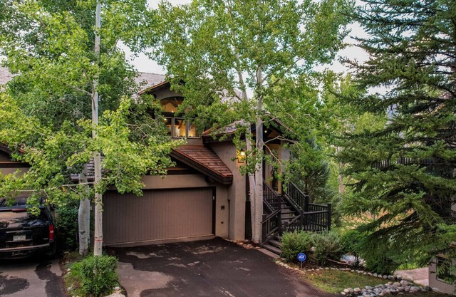Spacious 4BR/4BA Mountain Retreat with Beaver Creek Shuttle