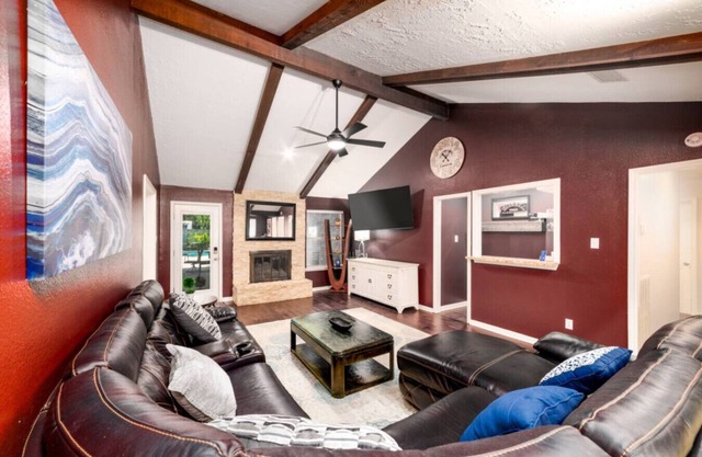 Spacious 4BR Oasis w/Pool, Grill, & Bar–10 Guests