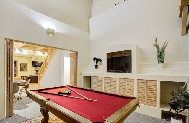 Spacious 5BD Marin Home w/ Billiards, Poker & BBQ