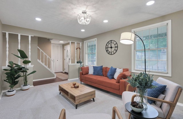 Spacious 5Bed Home near Easton!