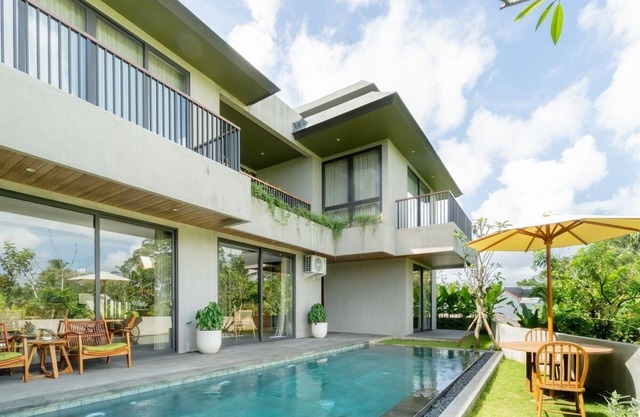 Spacious, 5BR Villa with a Rice Field View in Ubud