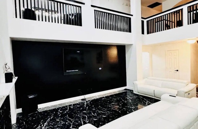 Spacious 6 BR Large Groups