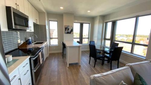 Spacious Apt Downtown