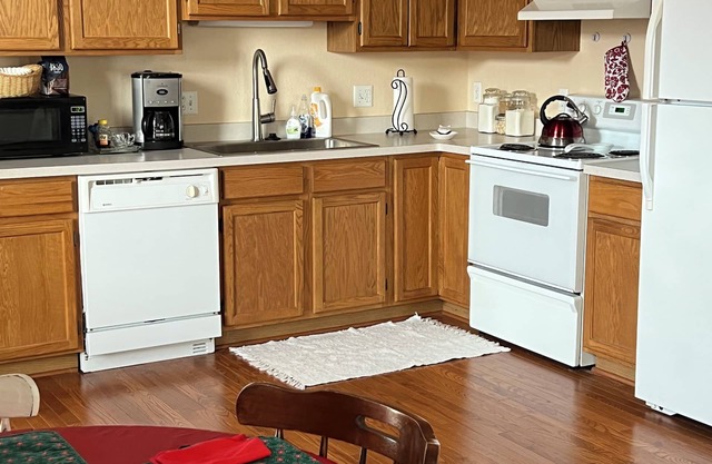 Spacious Apt in Vibrant Downtown Milan Michigan, Between Ann Arbor and Detroit