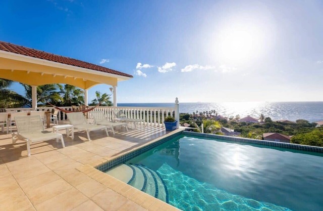 Spacious, Bright Villa - Spectacular Ocean Views & Private Pool