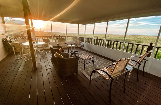 Spacious Camp+Canal for Fishing/Boat+Beautiful Bay Views! 1.5 mi to Beach+Launch