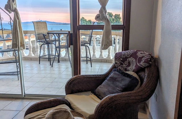 Spacious Cholla Bay Retreat: Family-Friendly Oasis with Stunning Rooftop Views