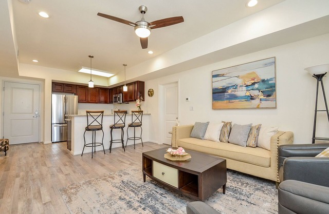 Spacious Cozy Home in Lifestyle Center| Gated Condo |3B