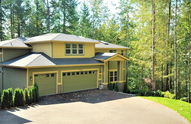 Spacious, family friendly, great for hosting w/large island, quite & peaceful!