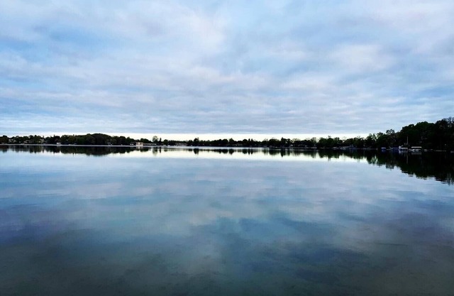 Spacious Family Lake House in Quiet Neighborhood