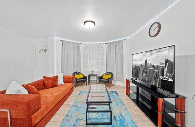 Spacious, Family-Ready Stay Minutes from Manhattan