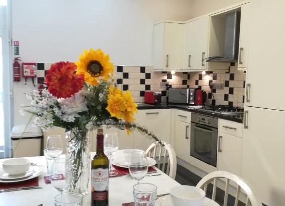 Spacious, Ground Floor, 2 Bedroom Apartment, Uplands, Swansea