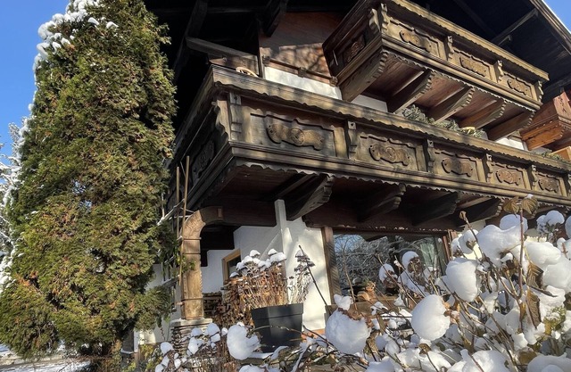 Spacious holiday apartment with garden, Haus am Bach Erl