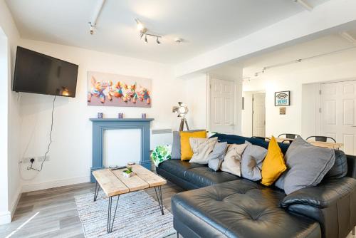 Spacious Home - 2 Ensuites - Garden - Smart TVs