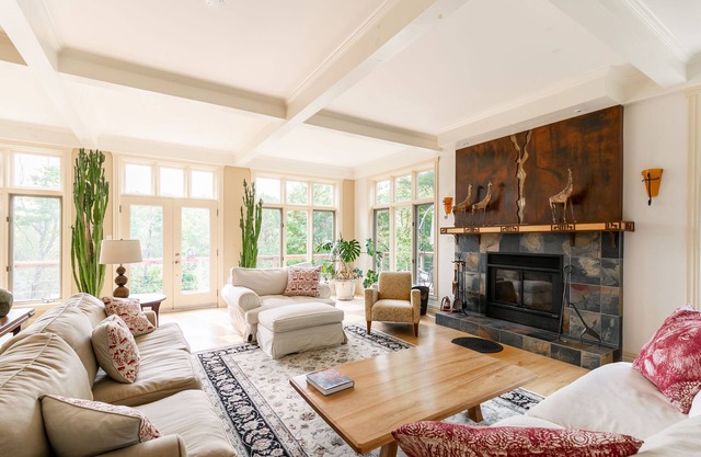 Spacious Laurentian Retreat: Xmas/NY available!