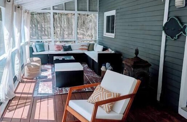 Spacious Pawtuckaway Getaway