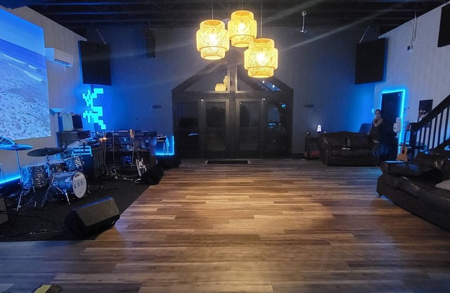 Spacious Resort-style Getaway with Barn