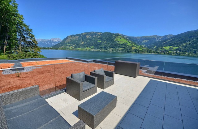 Spacious roof-top terraces overlooking the Zeller lake