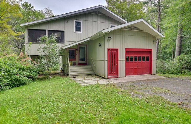 Spacious Tolland Home w/Deck + Screened Porch!