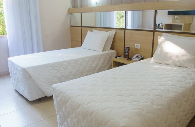 Spacious Twin Room w/Minibar in Central Foz – Close to Iguazu National Park