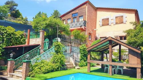 Spacious villa with private pool in La Puebla de Castro