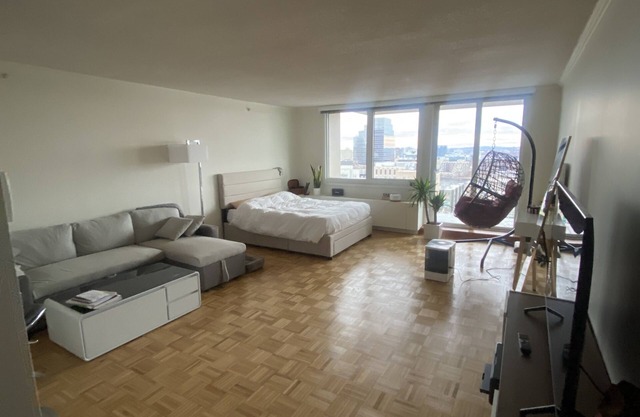Spacious X large Studio in the heart of Boston