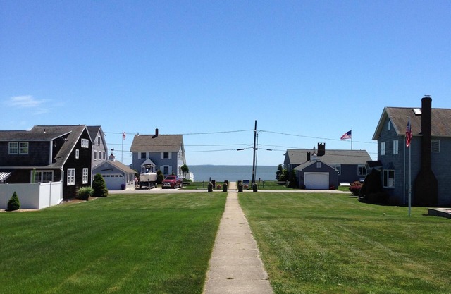 Spacious yard and view of Long Island Sound- walk to secluded beach!