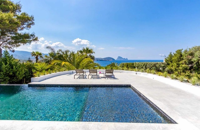 Spectacular views and very close to the beaches in the SW