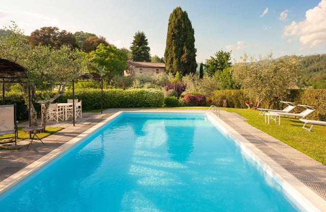 Spend a recovering staying immersed in the green Tuscany hills