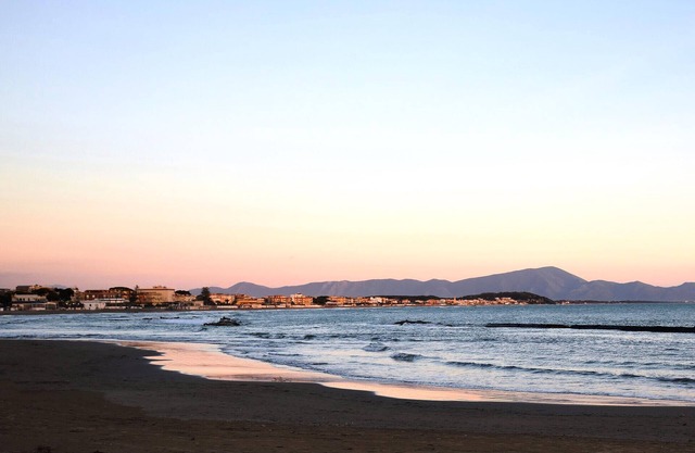 Spend your holiday in this wonderful holiday apartment with sea views.