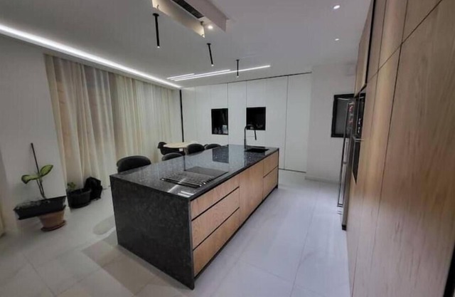 Splendid apartment, nice quality fittings, air-co.