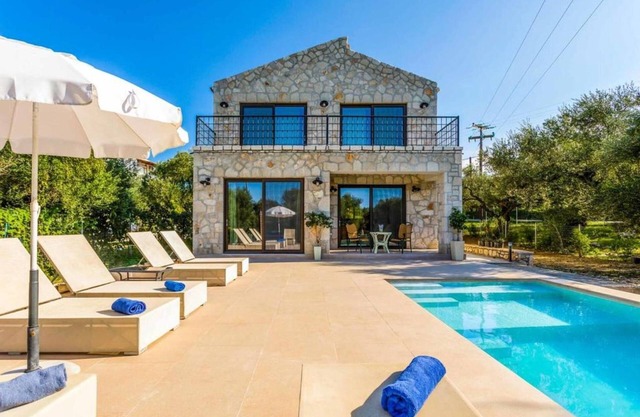 Splendid Zakynthos Villa | 3 Bedrooms | Villa Petlivia | En-suite Bathrooms |.