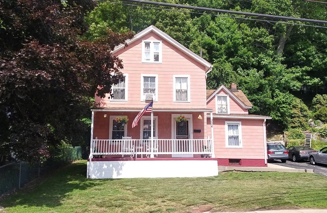 Spotless 3 BR SE Connecticut near 2 Casinos and area attractions.