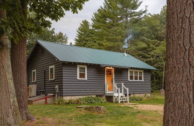 Spruce Cove Cabin: midcentury escape by Portsmouth