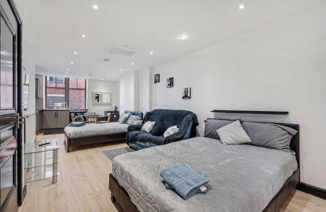 St James Place - Cosy Central Retreat