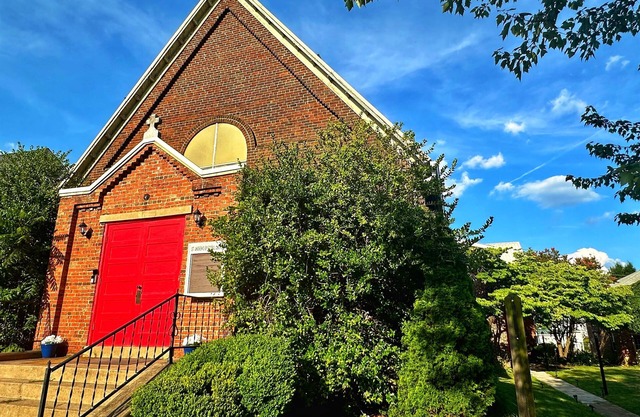 Stained Glass, Fall Foliage, King Bed, Fly Fishing, Fireplaces, Hike Douthat