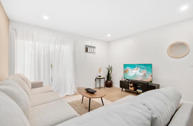 State of the Art Serenity - Shared Pool, Pets OK