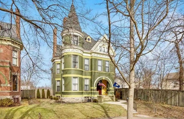 Stay in a Historic Charm in the Heart of Lexington