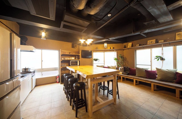 Stay in Yokohama Retro Old Town, film and drama locations! 5LDK, 100 sq.m. 5-minute walk to JR Kannai Station and 6 stations on 4 lines are available!