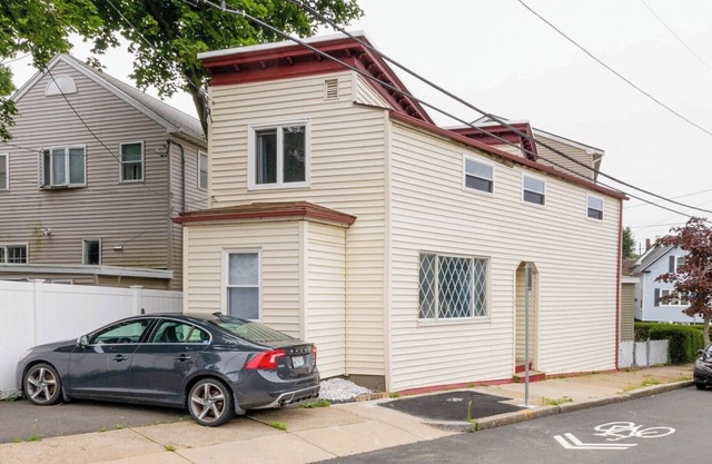 Steps from the ocean minutes from Boston Beach house for rent 10% off first week