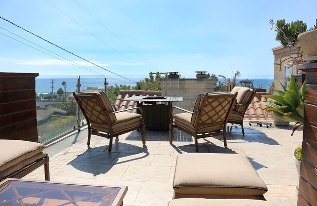 Steps from the sand! New Hermosa Beach House with View and Rooftop Deck