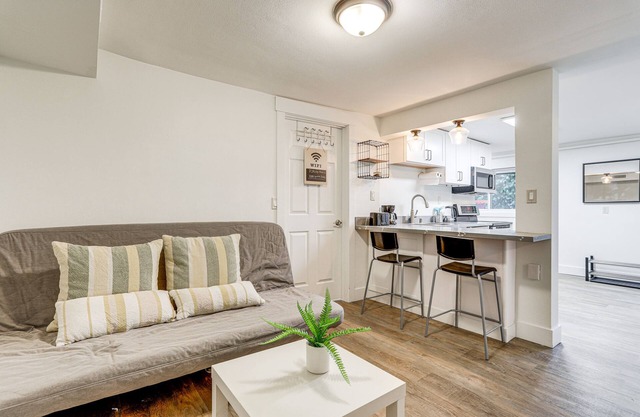 Steps to Idylwood Park Beach: Redmond Retreat!