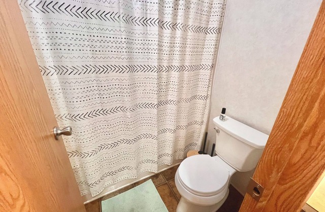 Still Waters - Charming 3-bedroom 2-bath house with AC in Saxton