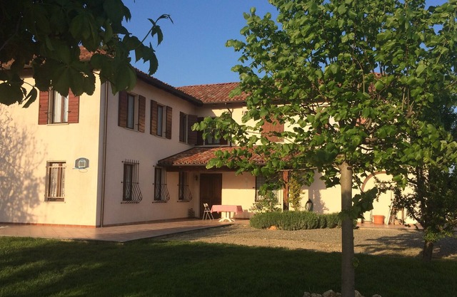 Stone house with large garden, terrace and vineyard. No vis-à-vis.