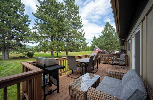 Stone Ridge Condo: Golf Course Views & Family Fun!